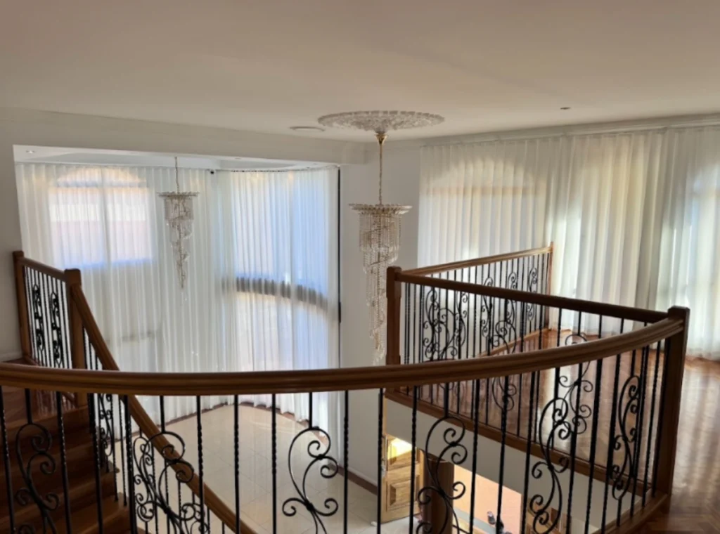 pinch sheer high window