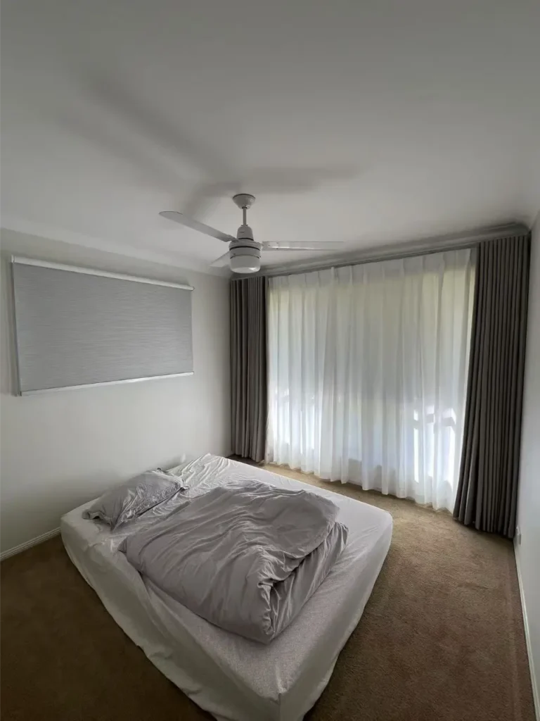 Bedroom curtain with sheer with blinds design