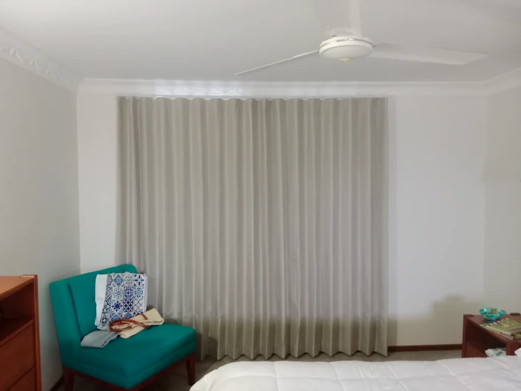 S-fold blockout curyain cover window