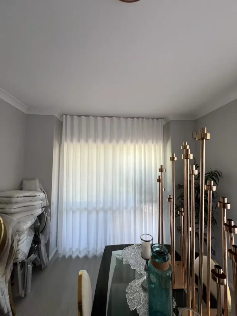 bay winodw one sheer top moubt