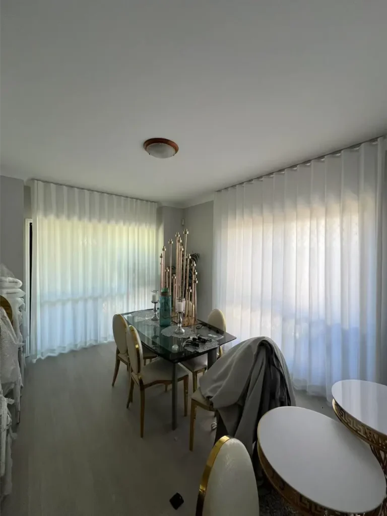 privacy sheer with L shape in diining