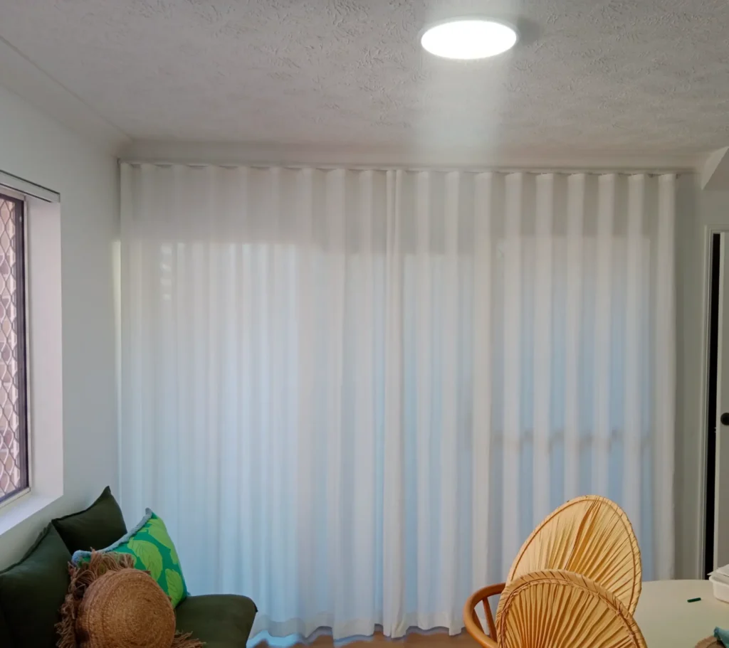 bedroom sheer near door