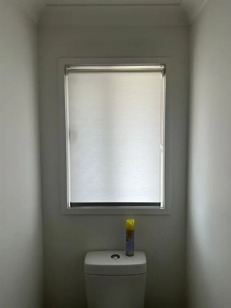 white light filtring privacy blind