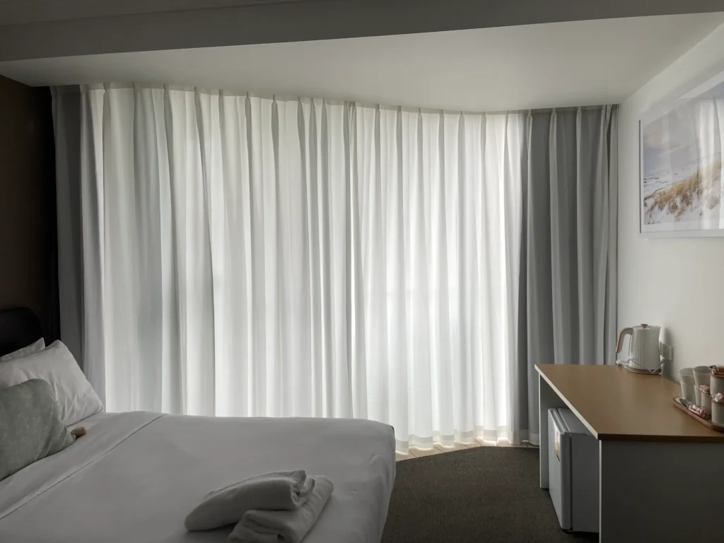 curtaved curtain with sheer