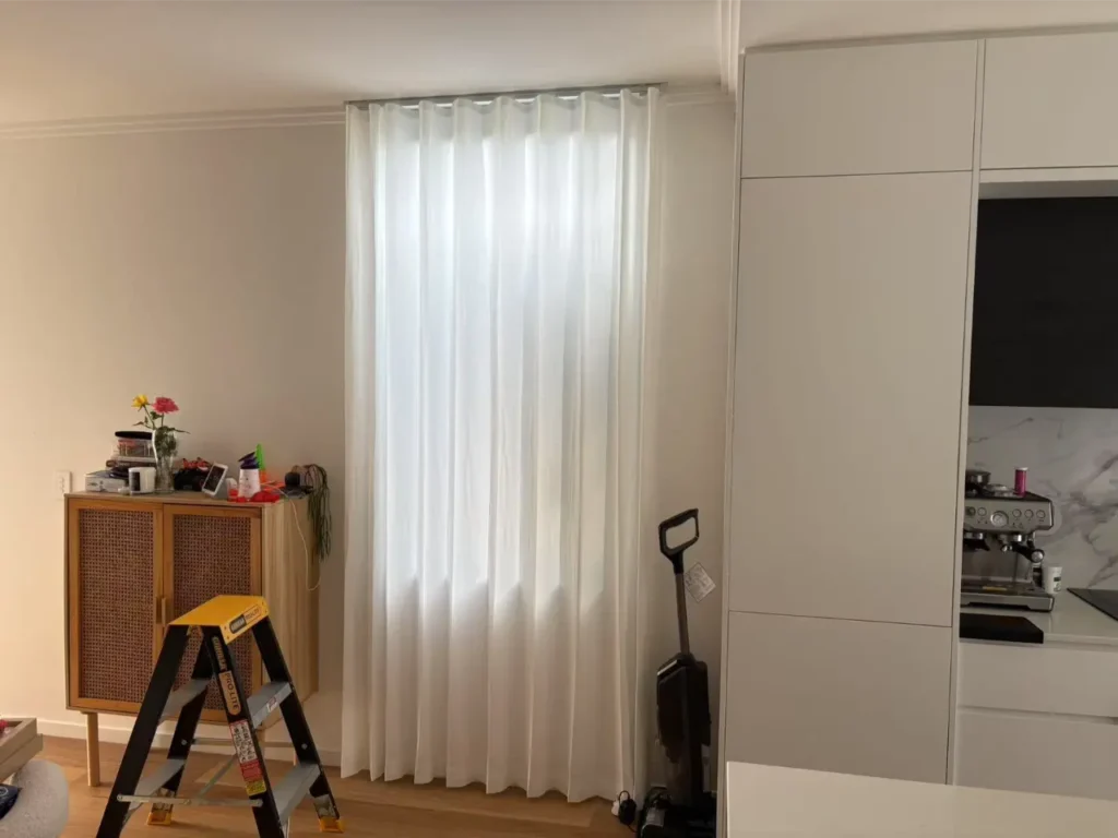 smal sheer in living