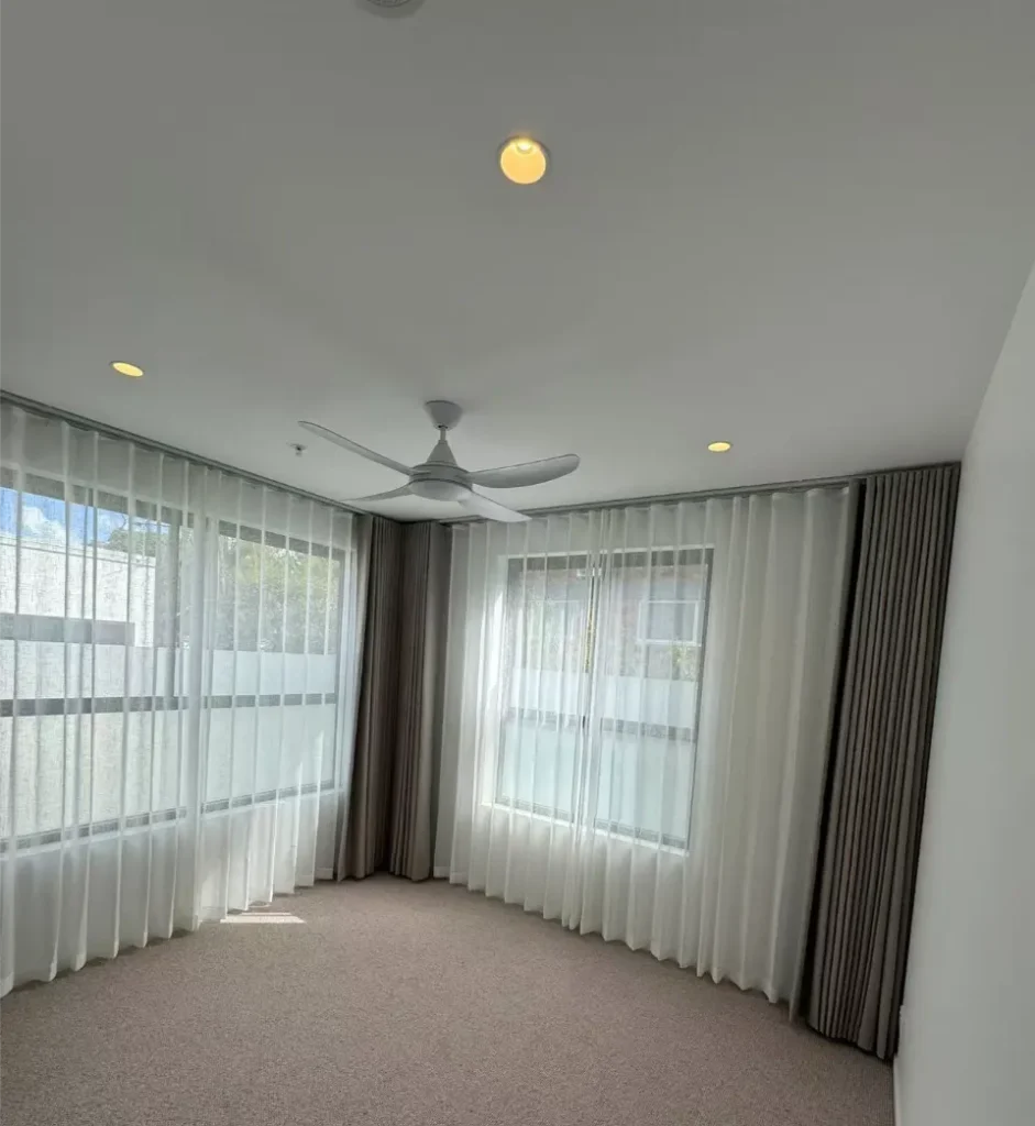 curtaun with sheer whole wall